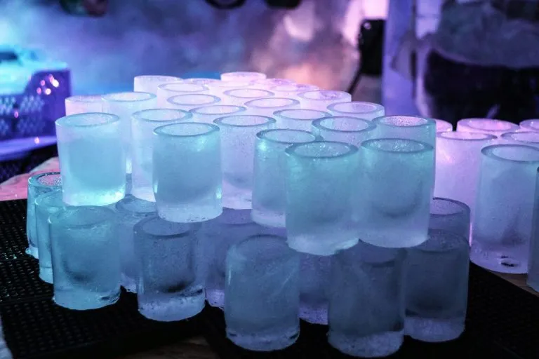 Scatti al bar con ghiaccio